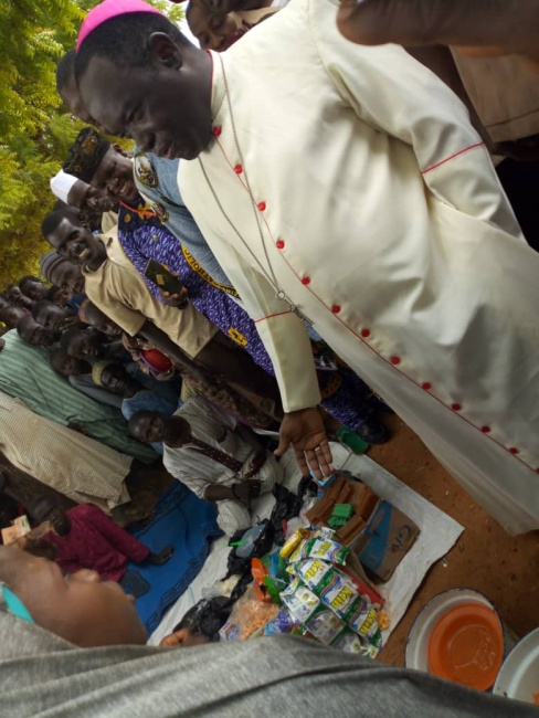 Bishop Kukah visits IDP in Gandi, Donates Relieve Items