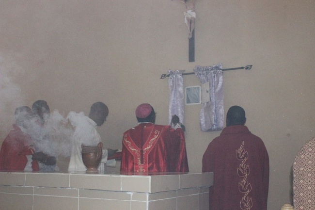 Bishop Kukah incensed the Altar